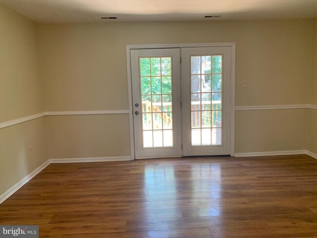 Building Photo - 249 Periwinkle Ave