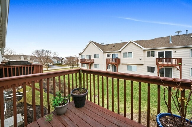 Building Photo - 2933 Saganashkee Ln