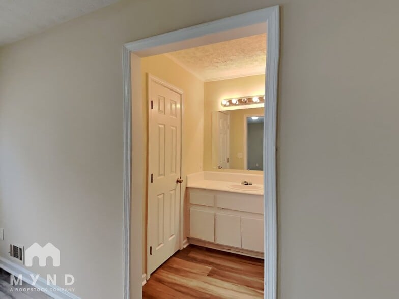 Building Photo - 195 N Fayette Dr