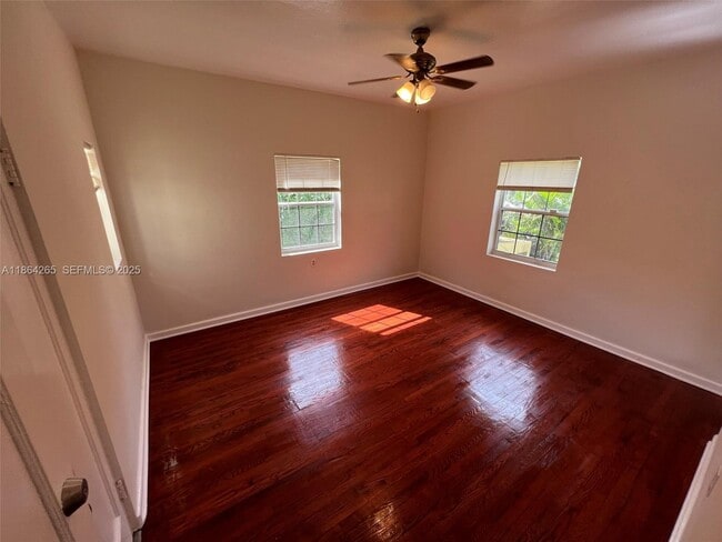 Building Photo - 695 NE 81st St