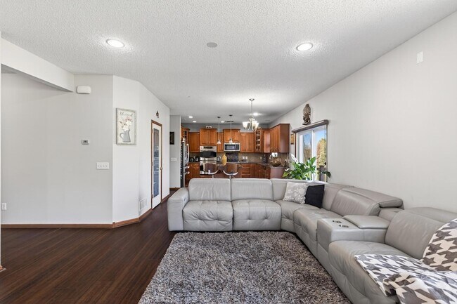 Building Photo - 15275 Plumstone Dr