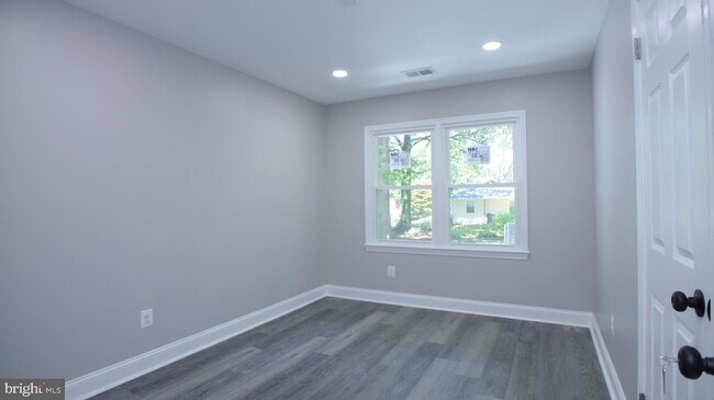 Building Photo - 2608 Holly Dr