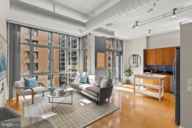 Building Photo - 811 4th St NW