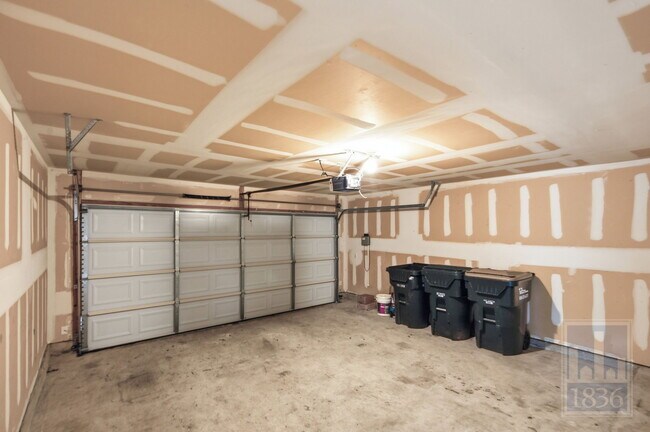 Building Photo - 437 Sampson