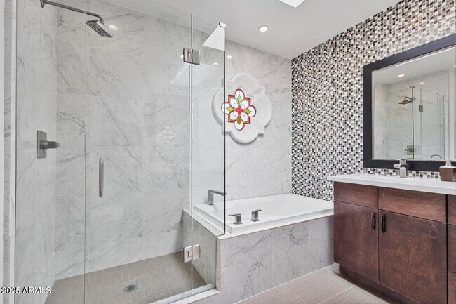 Building Photo - 10626 N Indian Wells Dr