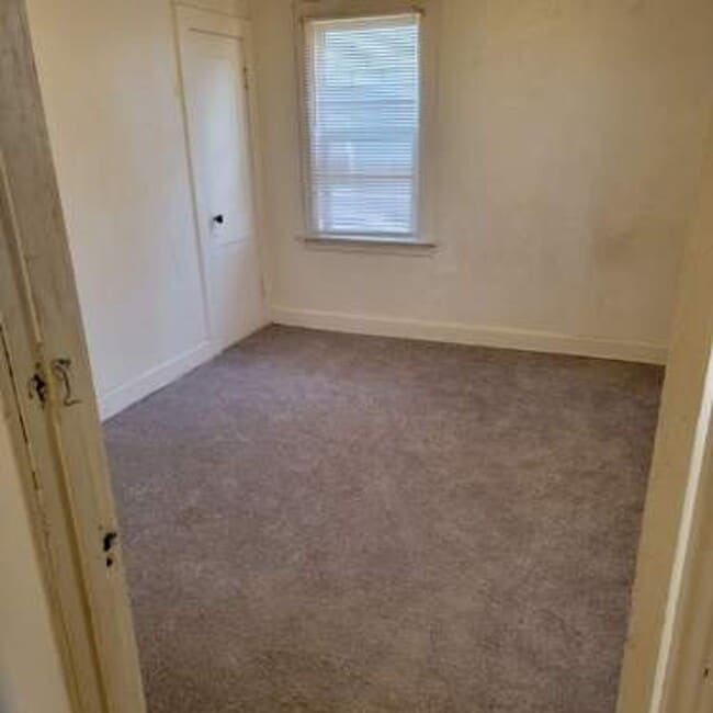 Building Photo - 3 Bedroom home in Jennings