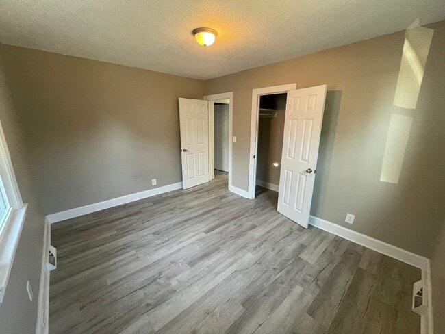 Building Photo - 613 Caldwell Ave NE