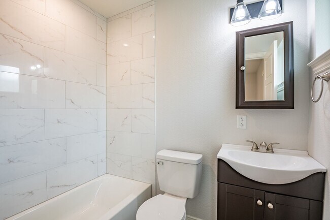 Building Photo - GORGEOUS 3 BEDROOM HOME LOCATED IN FORT WORTH, TEXAS!