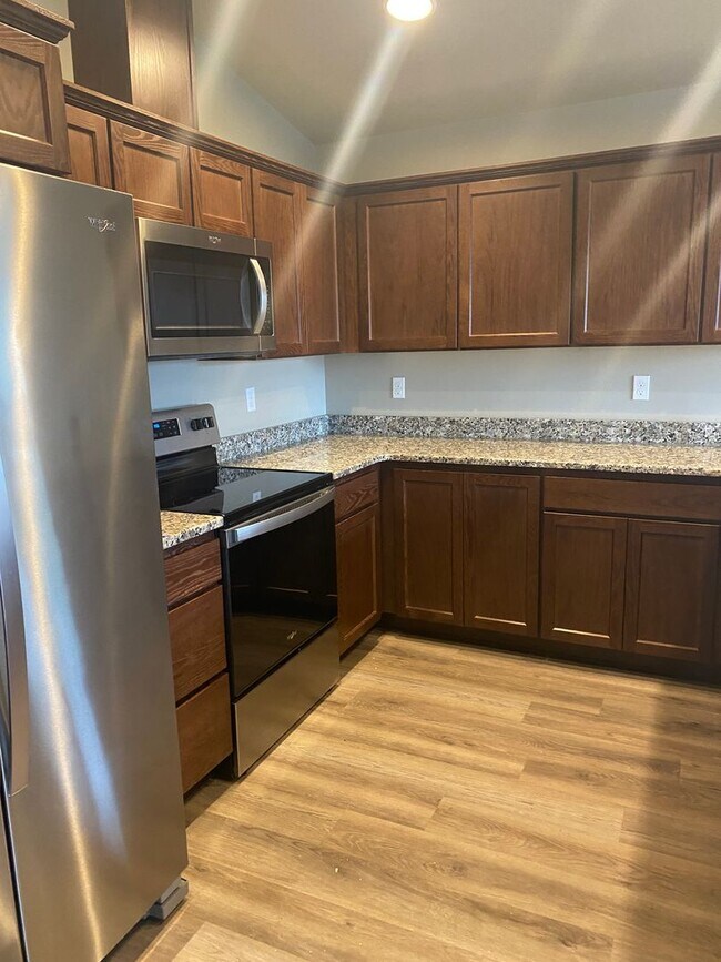 Building Photo - Newer 3 Bedroom/ 2 Bath Home