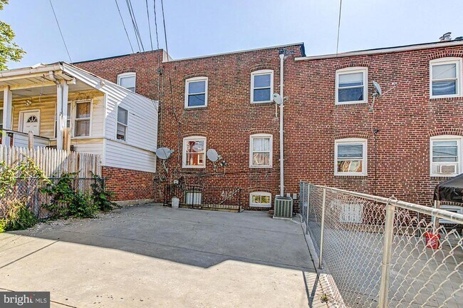 Building Photo - 416 Hornel St