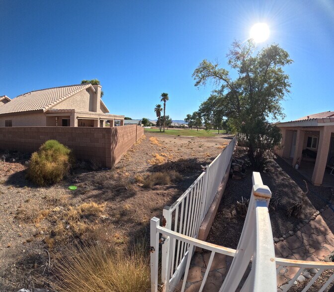 Building Photo - 2112 E Desert Lakes Dr