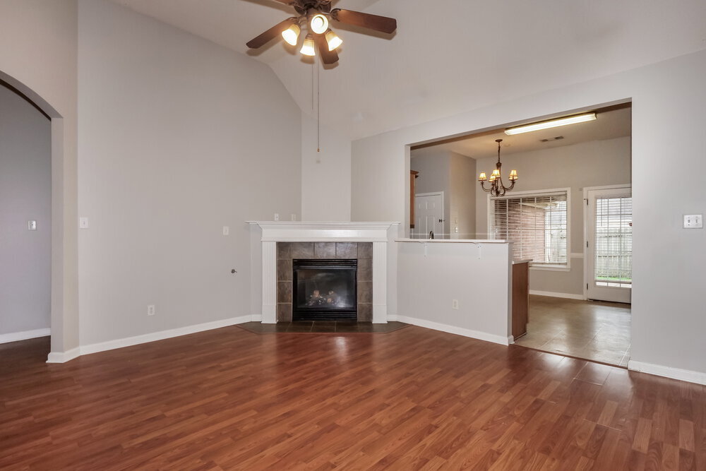 Building Photo - 10215 Morning Hill Dr