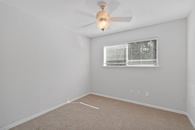 Building Photo - 15414 Willow River Dr