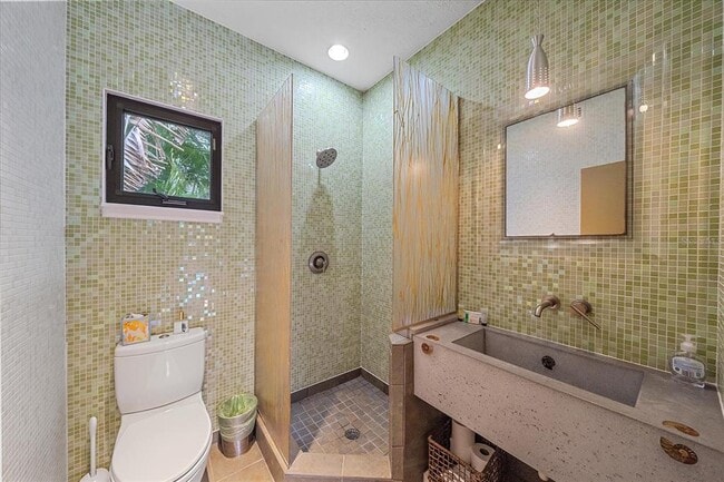 Building Photo - 3348 Old Oak Dr