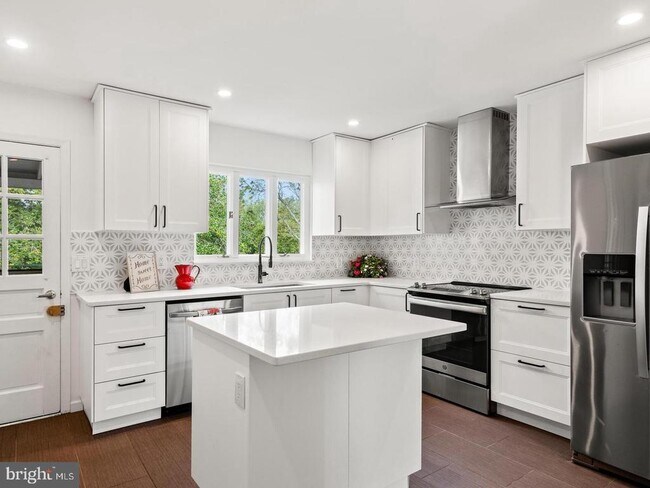 Building Photo - 1105 Waterloo Rd