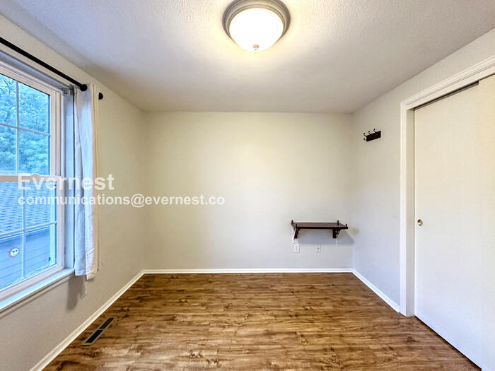 Building Photo - 7105 E Briarwood Dr