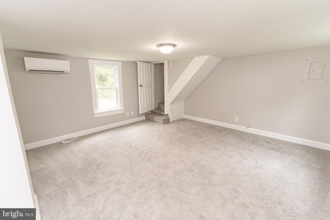 Building Photo - 119 Davis Ln