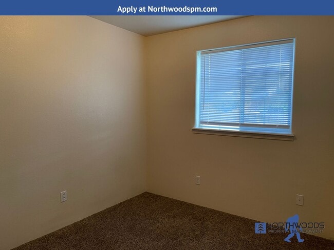 Building Photo - Nice 2 Bedroom 1.5 Bath Duplex