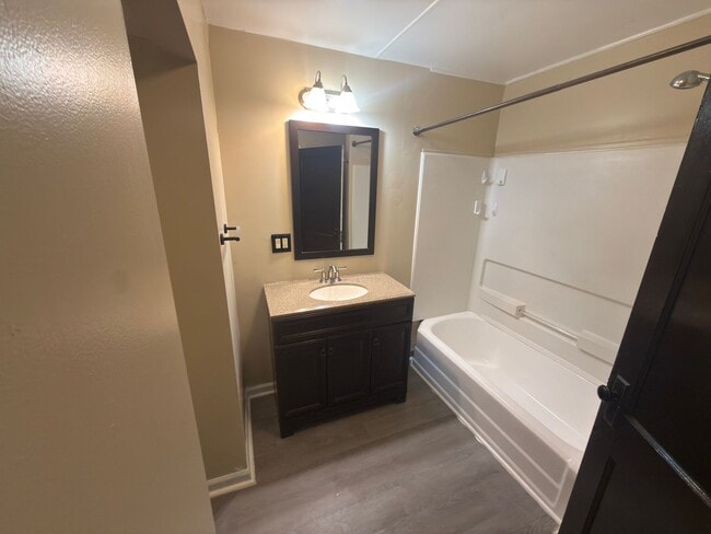 Building Photo - Pulaski, 4BR / 1.5 BA, available now