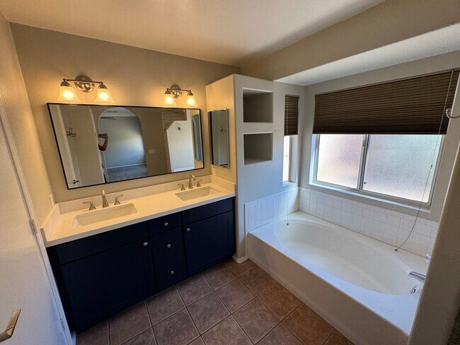 Building Photo - 3 Bedroom - 2 Bath - 1515 Sq. Ft. - in Gil...