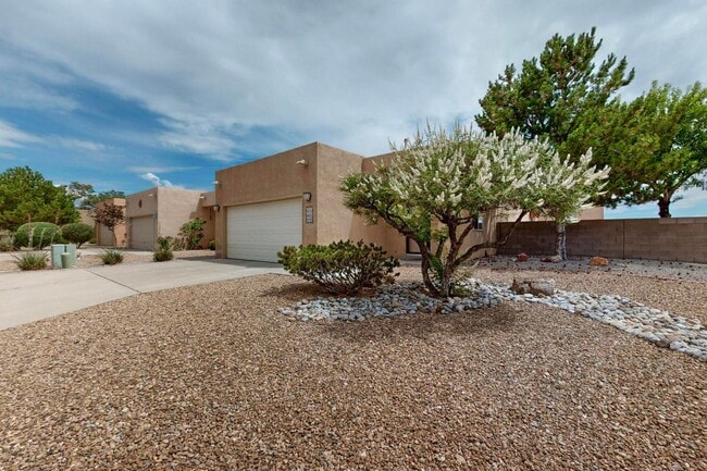 Building Photo - SE Rio Rancho 3 Bedroom  2 bath  2 car garage