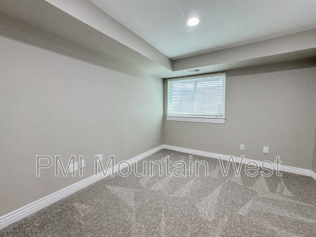 Building Photo - 499 N 200 W