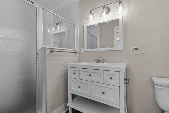 Building Photo - Spacious 4-Bedroom Home with Modern Updates