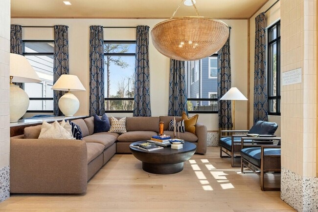 Building Photo - 1000 Marlowe Vis Pl