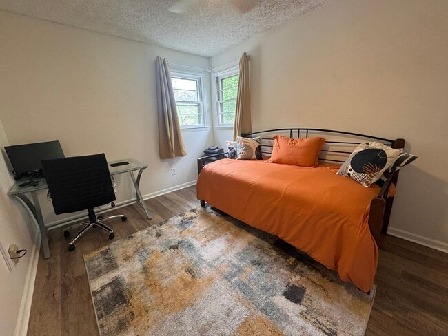 Building Photo - Newly Renovated 3bed/1.5bath