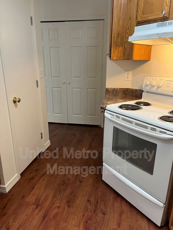 Building Photo - 8360 E. Lakeshore Drive