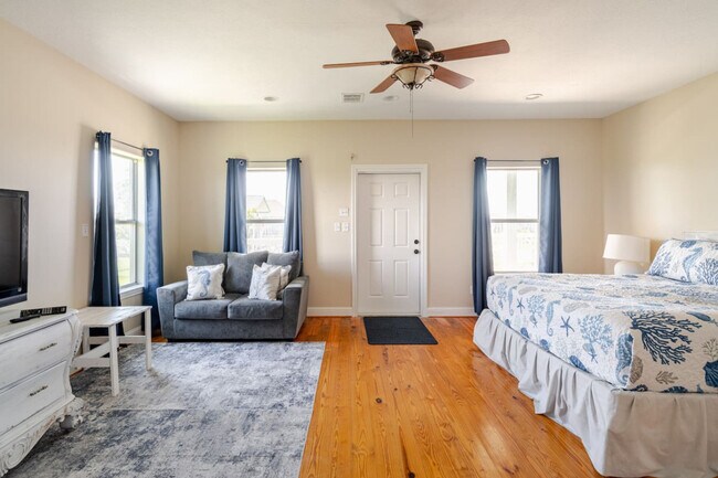 Building Photo - 814 Helen Blvd