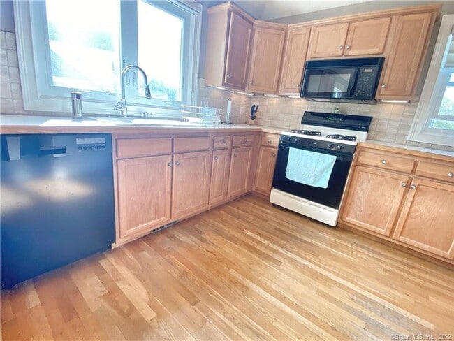 Building Photo - 33 Copper Creek Cir