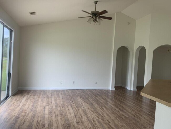 Building Photo - 172 Zinnia Dr