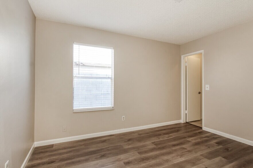 Building Photo - 6307 W Kings Ave