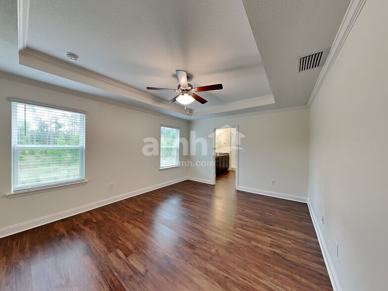 Building Photo - 329 Banyan Frst Dr