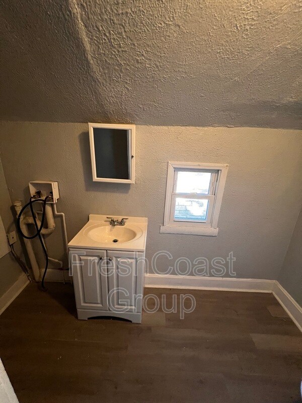 Building Photo - 3318 W 30th St