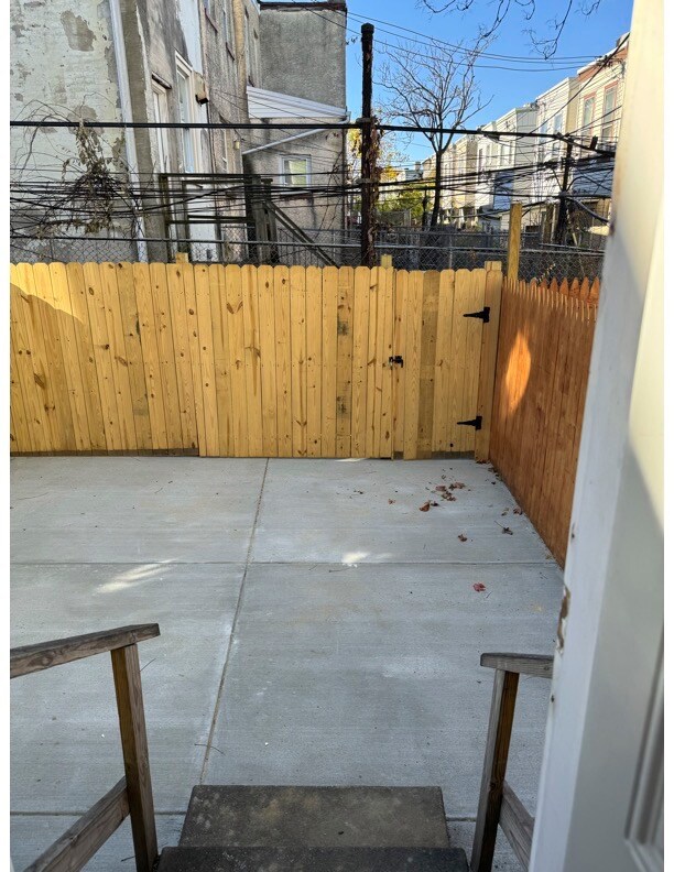 Building Photo - 606 N 55th St