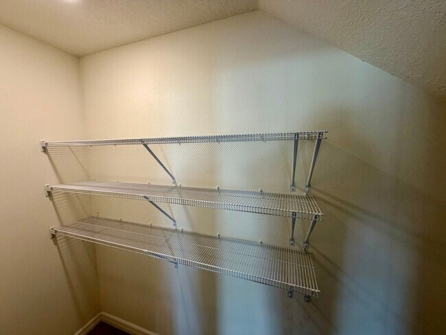 Building Photo - Beautiful Home in Newberry, FL – Spacious, Modern, and Peaceful Living