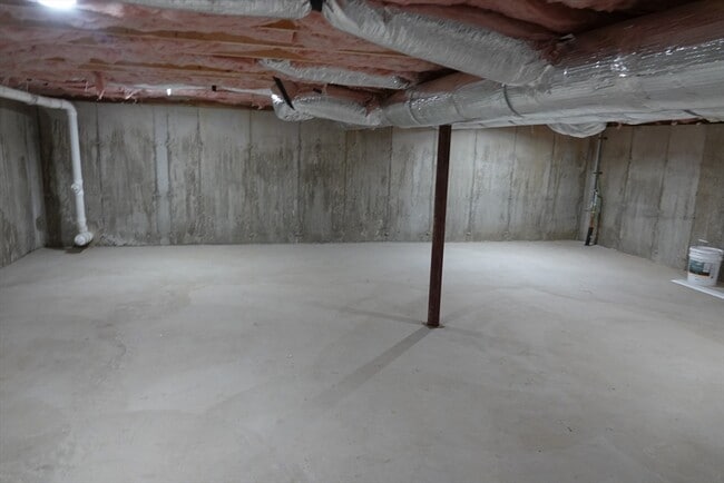 Building Photo - 6 Pondover Rd