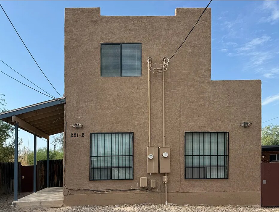 Unit #2 - 221 E Elm St