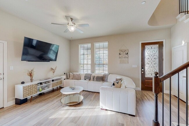 Building Photo - 7524 Redondo Dr