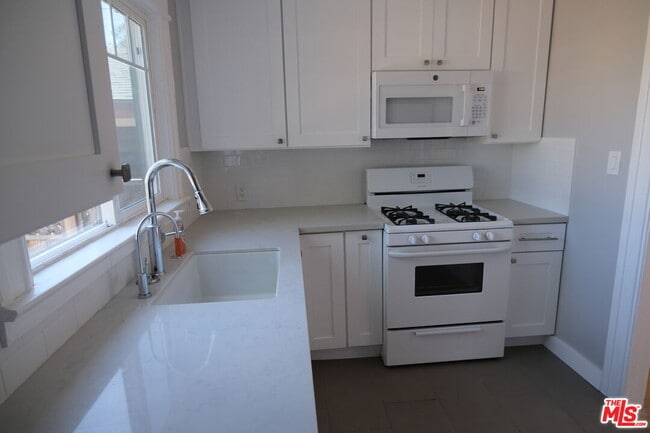 Building Photo - 1665 W 30th St