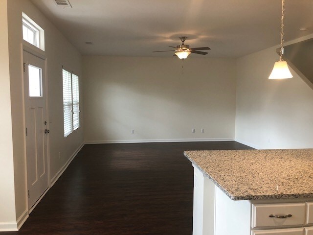 Building Photo - 218 Dogwood Cir