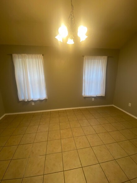 Building Photo - 14445 Timberdale Dr