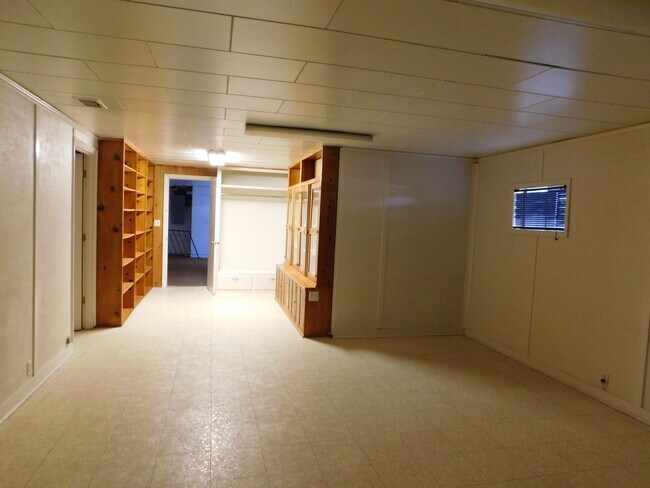 Building Photo - 4Bd/1.5Ba Two Story Home - Available soon!