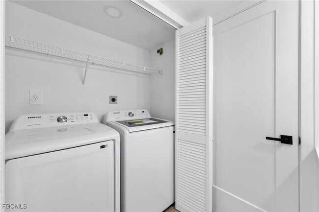 Building Photo - 16440 Kelly Cove Dr