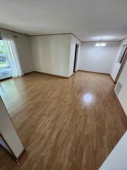 Building Photo - 10332 Parkside Ave