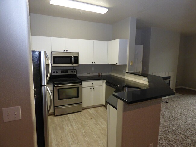 Building Photo - 1641 W Canal Cir
