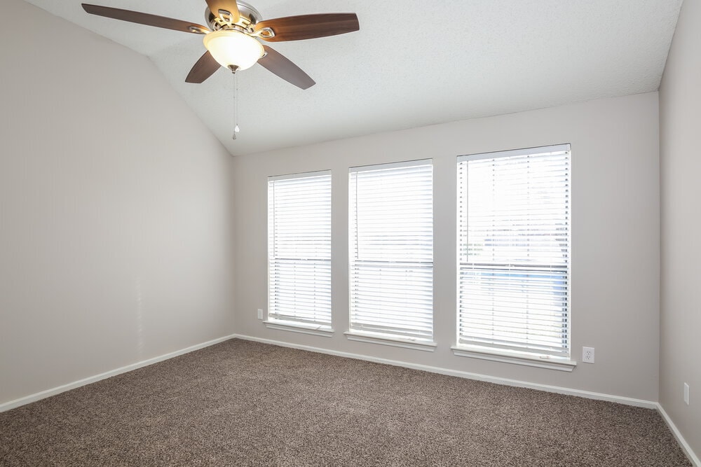 Building Photo - 657 Edgewood Dr