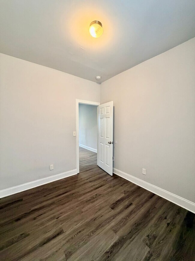 Building Photo - 1824 N 54th St